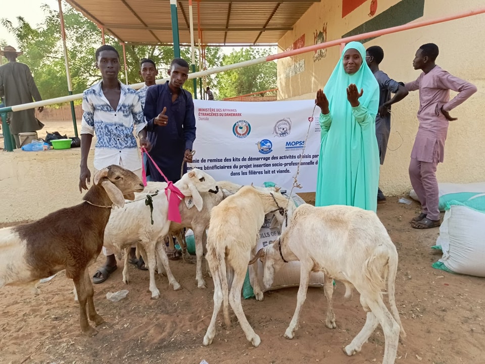 You are currently viewing Insertion socio-professionnelle des jeunes en milieu pastoral et agropastoral : des kits adaptés aux métiers choisis par les jeunes