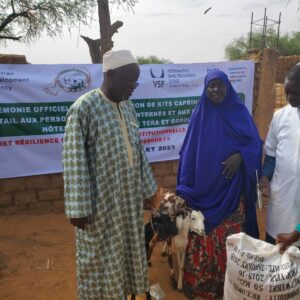 Lire la suite à propos de l’article Ensemble, espérons : Le Réseau Billital Maroobé distribue des kits caprins pour soutenir les ménages vulnérables au Niger