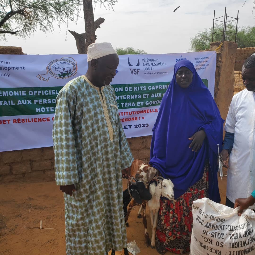 You are currently viewing Ensemble, espérons : Le Réseau Billital Maroobé distribue des kits caprins pour soutenir les ménages vulnérables au Niger