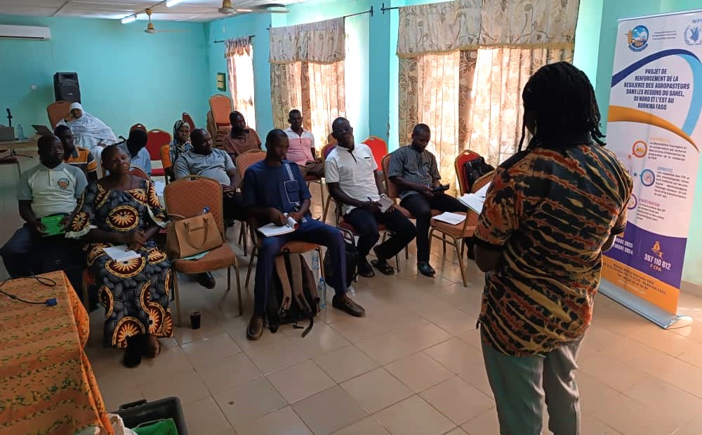 You are currently viewing Session de renforcement des capacités sur les pratiques agroécologiques et la production de fourrage hydroponique