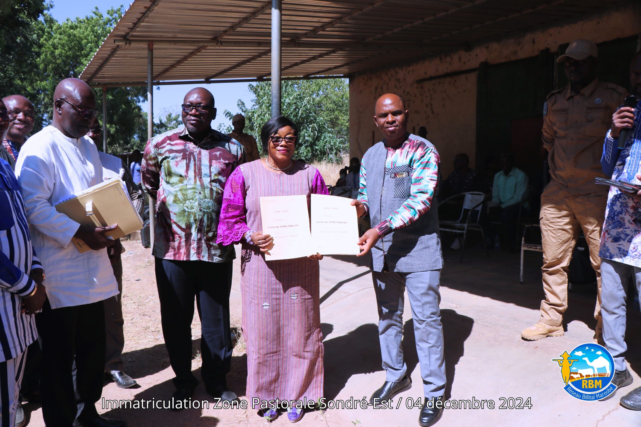 You are currently viewing Remise des documents d’immatriculation de la zone pastorale de Sondré-Est